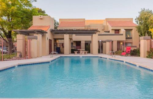 Mesa Casa | Cozy condo near MCC with pool, BBQ, covered parking