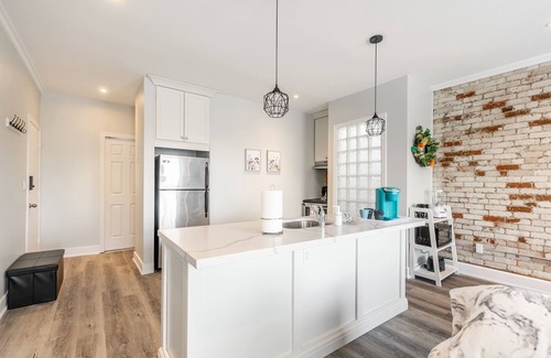 Central Hamilton Apartamento | Cozy Condo on James Street North