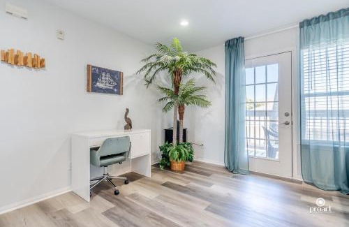 Indian Bayou Apartamento | Cozy Condo Under the Palms
