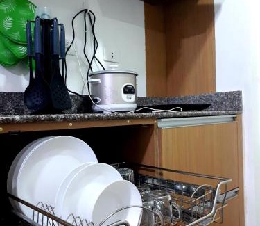 Mactan Export Processing Zone Apartamento | Cozy condo unit 5mins from Mactan Cebu Int'l Airport with Netflix