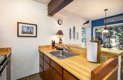 Bear Valley Condominio | Cozy Condo with Fireplace - Tamarack Condo 19 by Bear Valley Vacation Rentals