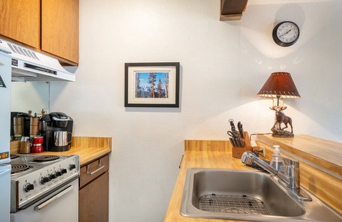 Bear Valley Condominio | Cozy Condo with Fireplace - Tamarack Condo 19 by Bear Valley Vacation Rentals