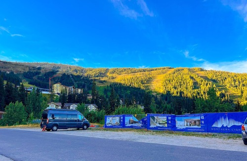 Sandpoint Condominio | Cozy condo with gorgeous views at Schweitzer Mtn Resort! 5-min walk to ski runs.