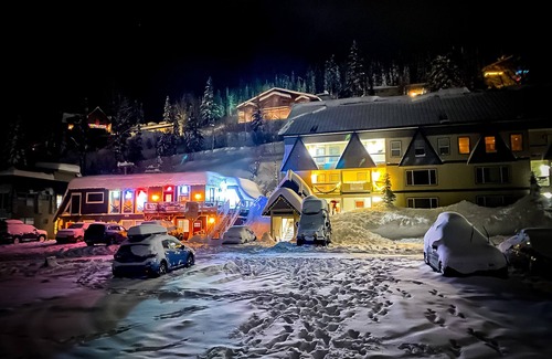 Sandpoint Condominio | Cozy condo with gorgeous views at Schweitzer Mtn Resort! 5-min walk to ski runs.