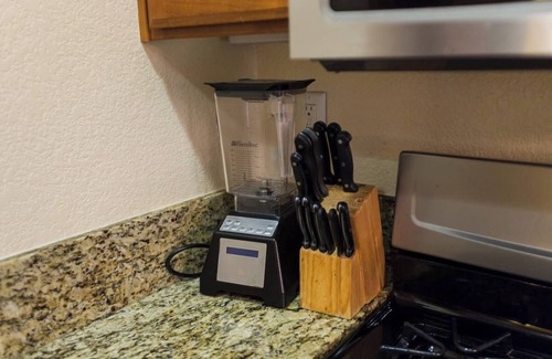 Davis Condominio | Cozy Condo with Lots Nearby - Bedroom 2 - Females Only