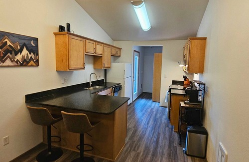 Joseph Condominio | Cozy condo with mountain views, gas grill, fireplace, balcony, washer & dryer