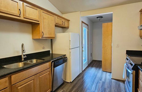 Joseph Condominio | Cozy condo with mountain views, gas grill, fireplace, balcony, washer & dryer