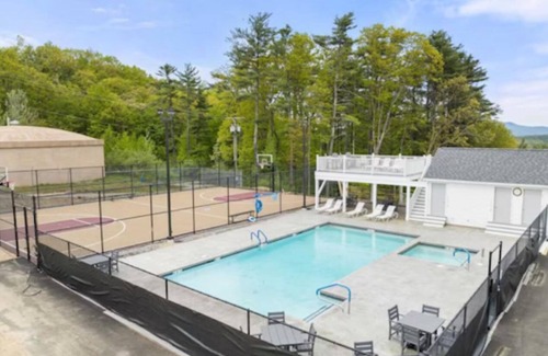 Weirs Beach Condominio | Cozy condo with WiFi, fitness room in enjoyable Laconia