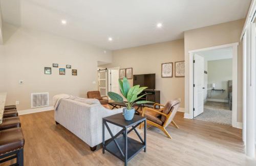 Williamsburg Casa | Cozy Condos with Kitchens & Pet-Friendly
