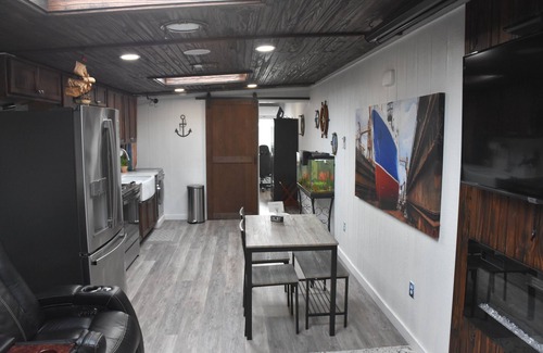 Bastrop Casa | Cozy container: Unique design