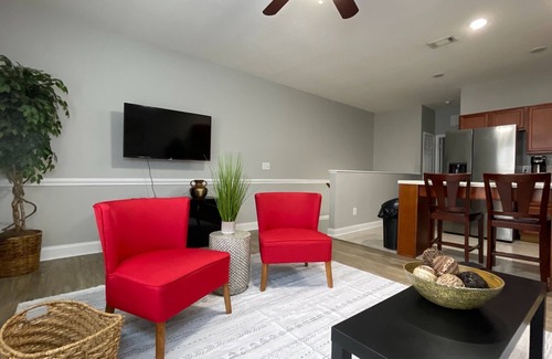 Johnson City Casa | Cozy & Convenient: 2BR Townhome w/Garage