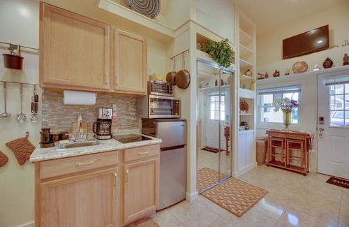 Elmont Apartamento | Cozy & Convenient Elmont Retreat w/ Patio!