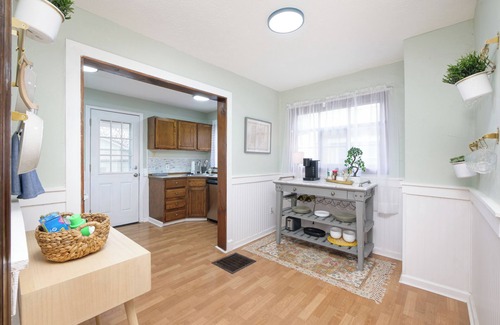 Akron Casa | Cozy, Convenient Getaway 3Bd2Ba dog-friendly home in wonderful Akron, OH