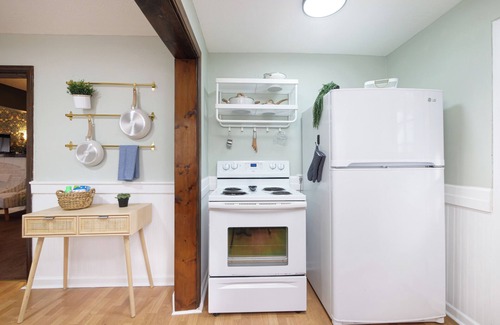 Akron Casa | Cozy, Convenient Getaway 3Bd2Ba dog-friendly home in wonderful Akron, OH