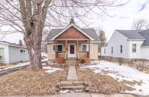 Pontiac Casa | Cozy & Convenient Shared Room in Pontiac