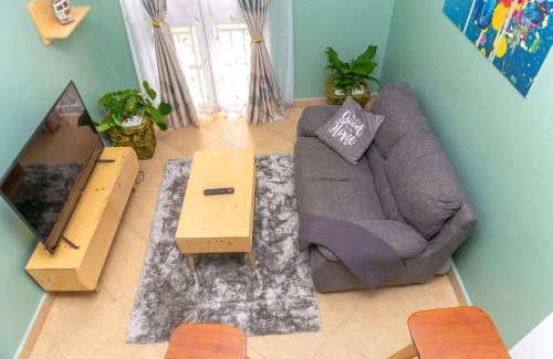 Kampala Apartamento | COZY COOL ,WIFI 6 MINS WALK TO ACACIA MALL