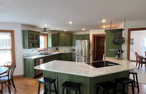 Carl Junction Casa | Cozy Copper Oaks !! Lake Views !! 7Bed 3.5 Bath with Full Basement
