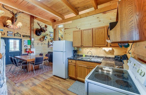 Cora Casa | Cozy Cora Studio Cabin with Wind River Mtn Views
