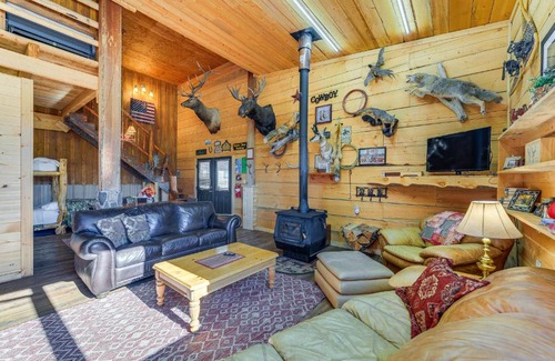 Cora Casa | Cozy Cora Studio Cabin with Wind River Mtn Views