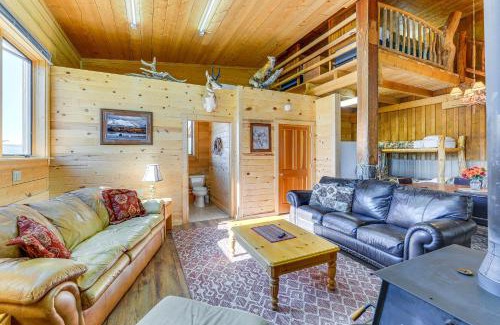 Cora Casa | Cozy Cora Studio Cabin with Wind River Mtn Views