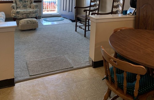 South End Condominio | COZY CORNER CONDO, PRIME LOCATION, POOL, RESERVED PARKING,