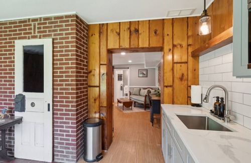 Rising Sun Apartamento | Cozy Corner: Relax on an Amish Equestrian Farm