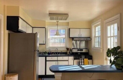 Belmont Cabaña | Cozy cottage-15min walk to historic downtown mall!