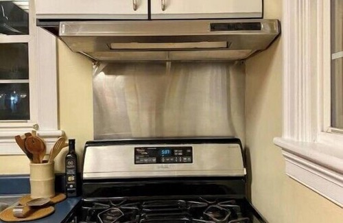 Belmont Cabaña | Cozy cottage-15min walk to historic downtown mall!