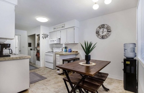 Riverside Casa | Cozy Cottage-2 miles to the beach