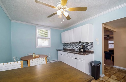 St. Leonard's Tract Casa | Cozy Cottage: 3 blks to beach| Fenced Yard w Grill