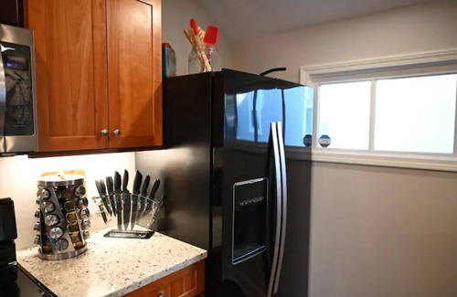 Greenville Casa | Cozy Cottage 3 Minutes to Downtown Greenville!