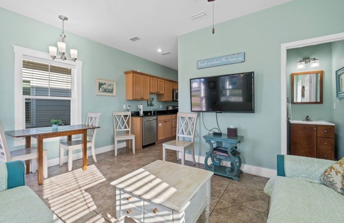 Port St. Joe Cabaña | Cozy Cottage 3 of 6 by Pool|2BR | Grill | Near Bay and Marina