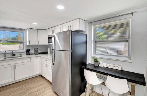 Delray Beach Apartamento | Cozy Cottage 5 Min to Beach Perfect for Couples