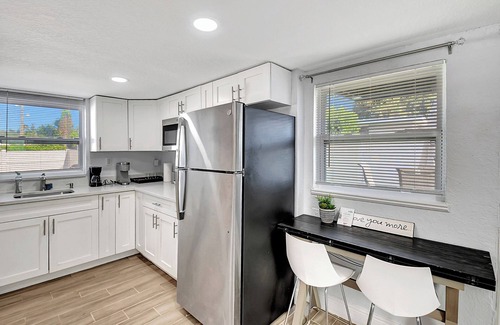 Delray Beach Casa | Cozy Cottage 5 Min to Beach – Perfect for Couples