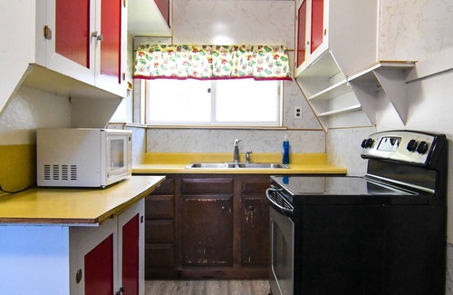 Elliston Casa | Cozy Cottage at The Last Chance Motel