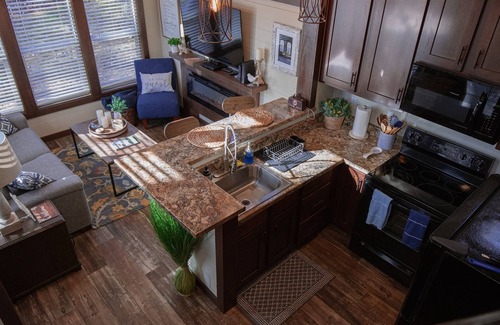 Monteagle Cabina | Cozy Cottage at The Retreat at Deer Lick Falls