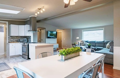 Desert Aire Casa | Cozy Cottage-breathtaking views w/hot tub