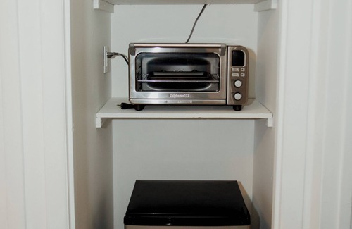 Shorewood-Tower Hills-Harbert Apartamento | Cozy Cottage by Lake MI&Dunes w/ Hot tub