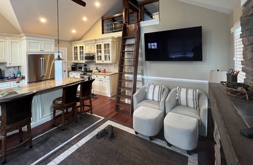 Point Lookout Cabaña | Cozy Cottage by the Beach at the Point!