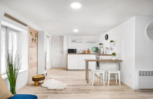 Ujlipotvaros Apartamento | COZY COTTAGE - Cheerful Apartment in the Center