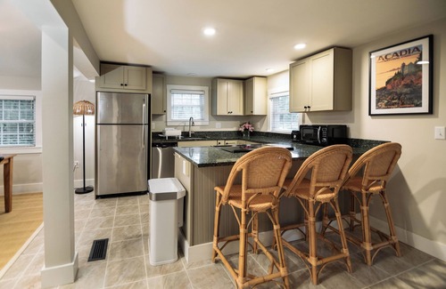 Camden Cabaña | Cozy cottage -Close to Downtown Camden!