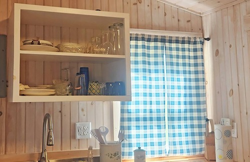 Barton Cabaña | May Brook Falls Cottages, Cottage #1