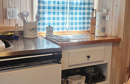 Barton Cabaña | May Brook Falls Cottages, Cottage #1