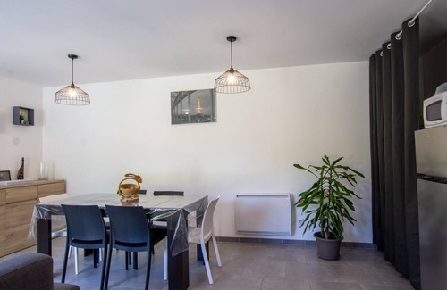 Auriac-du-Perigord Cabaña | Casa con terraza, jardín y WiFi cerca de châteaux y sitios prehistóricos