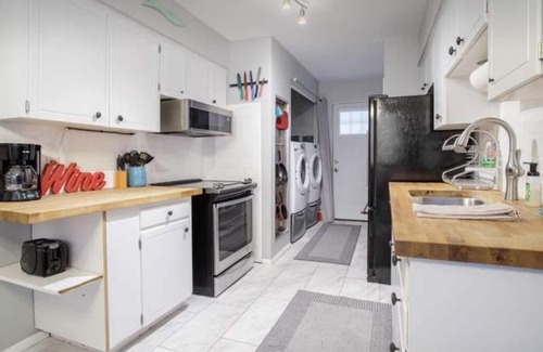 Riverside Casa | Cozy Cottage Getaway-Relax and Recharge-Minutes from Beaches