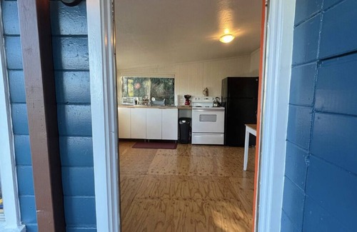 Calabasas Cabaña | Cozy Cottage Getaway in the Mountains - 20 min from the beach!