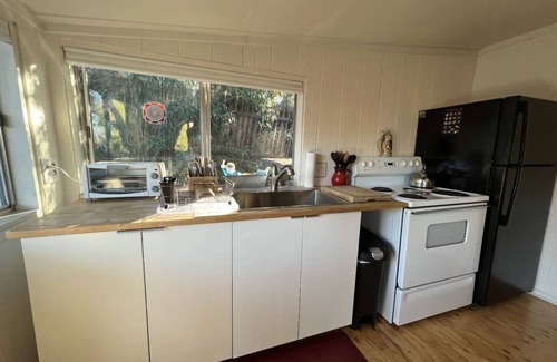 Calabasas Cabaña | Cozy Cottage Getaway in the Mountains - 20 min from the beach!