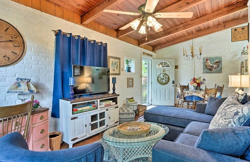Summerville Historic District Cabaña | Cozy Cottage < Half-Mi to Golfing!