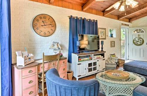 Summerville Historic District Cabaña | Cozy Cottage < Half-Mi to Golfing!