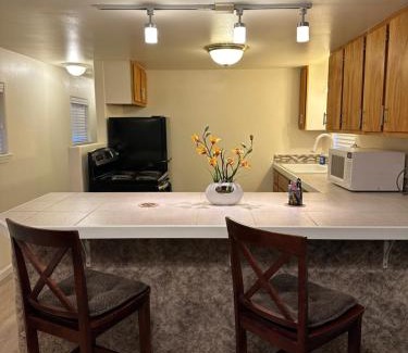Kimberly Casa | Cozy Cottage House A with Carport